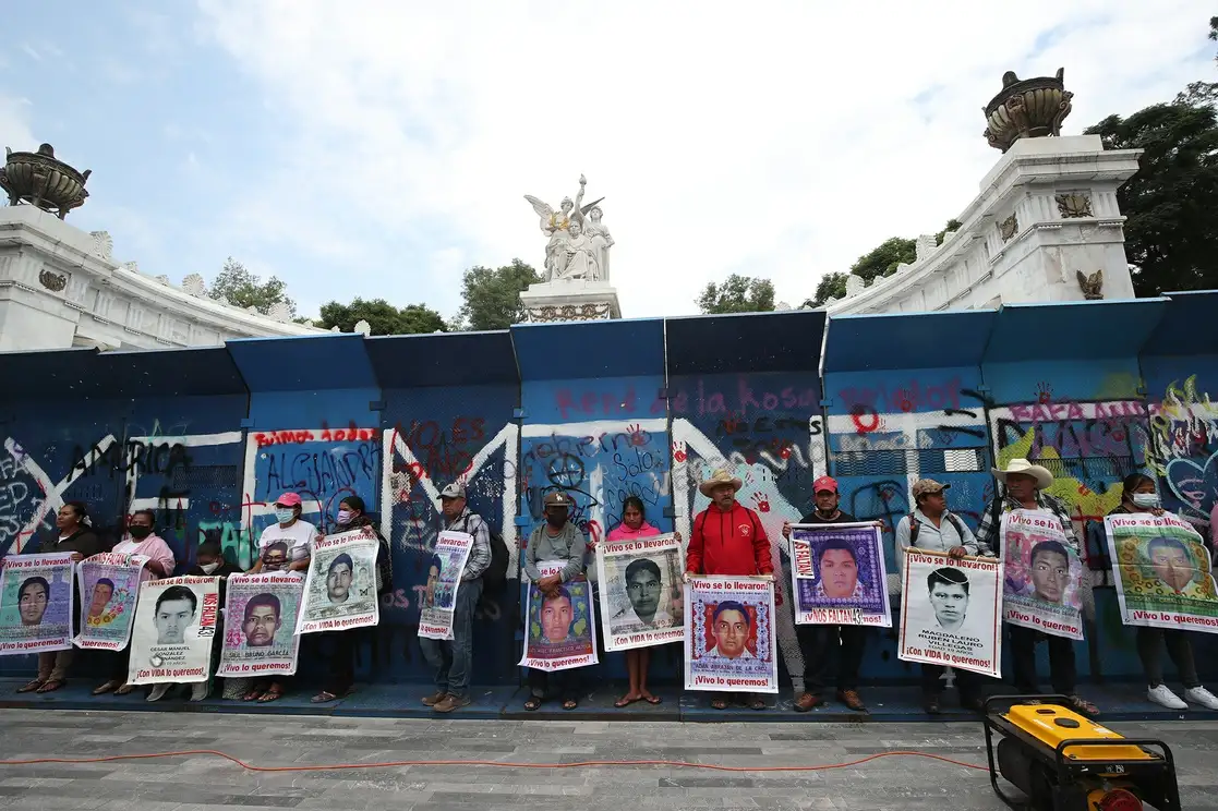 Con la marcha de hoy, concluye también la “Jornada Nacional de Lucha Ante la Deuda de Justicia del Estado. Por los Caminos de la Verdad” que los padres y madres de los 43 jóvenes iniciaron el 20 de septiembre pasado en la Ciudad de México. Foto María Luisa Severiano / Archivo