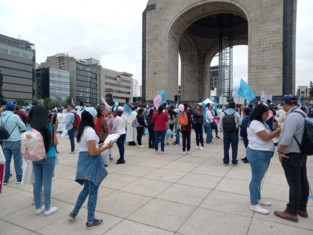 La movilización arrancó del Monumento a la Revolución. Imagen tomada de https://twitter.com/Ing_Adrian_G
