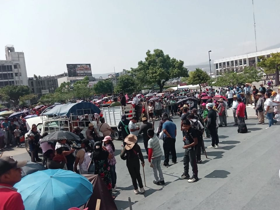 Los manifestantes también denunciaron que “las libertades políticas se han visto limitadas por la estrategia de restituir la paz en el estado. Con ese pretexto ha habido cierta persecución y hostigamiento en contra de las organizaciones”. Foto
