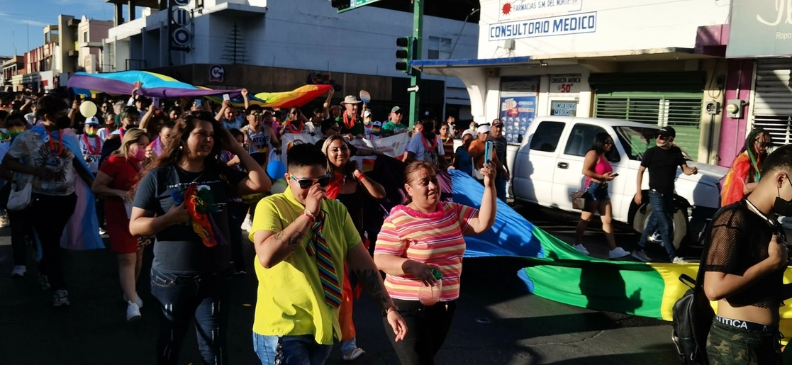 Marcha de integrantes de la comunidad LGBT+ en Nuevo Laredo, Tamaulipas. Foto Carlos Figueroa