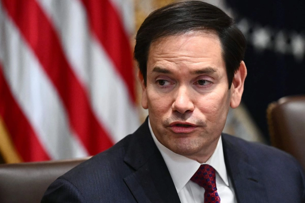 El secretario de Estado de Estados Unidos, Marco Rubio, habla durante una reunión de gabinete con el presidente estadounidense, Donald Trump, en la Sala del Gabinete de la Casa Blanca en Washington, D.C., el 26 de agosto de 2025.  Foto