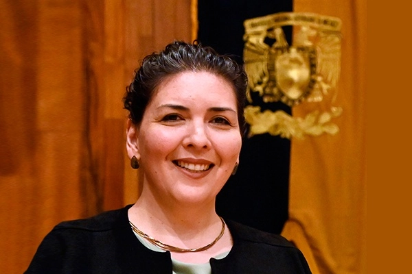 Navarro Agraz es maestra en Música (Interpretación) con mención honorífica por el Programa de maestría y doctorado en Música de la UNAM; actualmente cursa estudios de doctorado en el área de Interpretación (canto) en la misma institución. Imagen difundida por la UNAM 