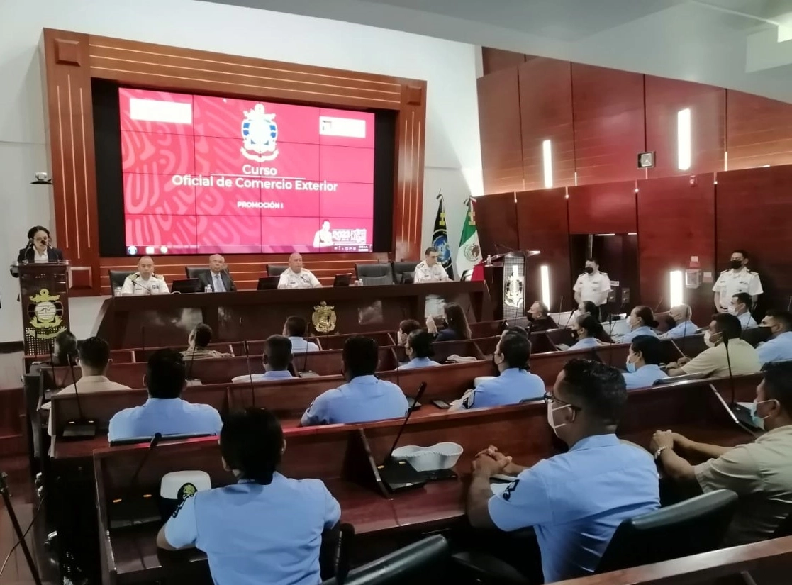 Un nuevo grupo de 161 elementos de la Marina iniciaron sus estudios dentro del “Diplomado en Aduanas Marítimas y Seguridad Nacional” y el “Curso Oficiales de Comercio Exterior” en el Centro de Estudios Superiores Navales. Foto cortesía Semar 