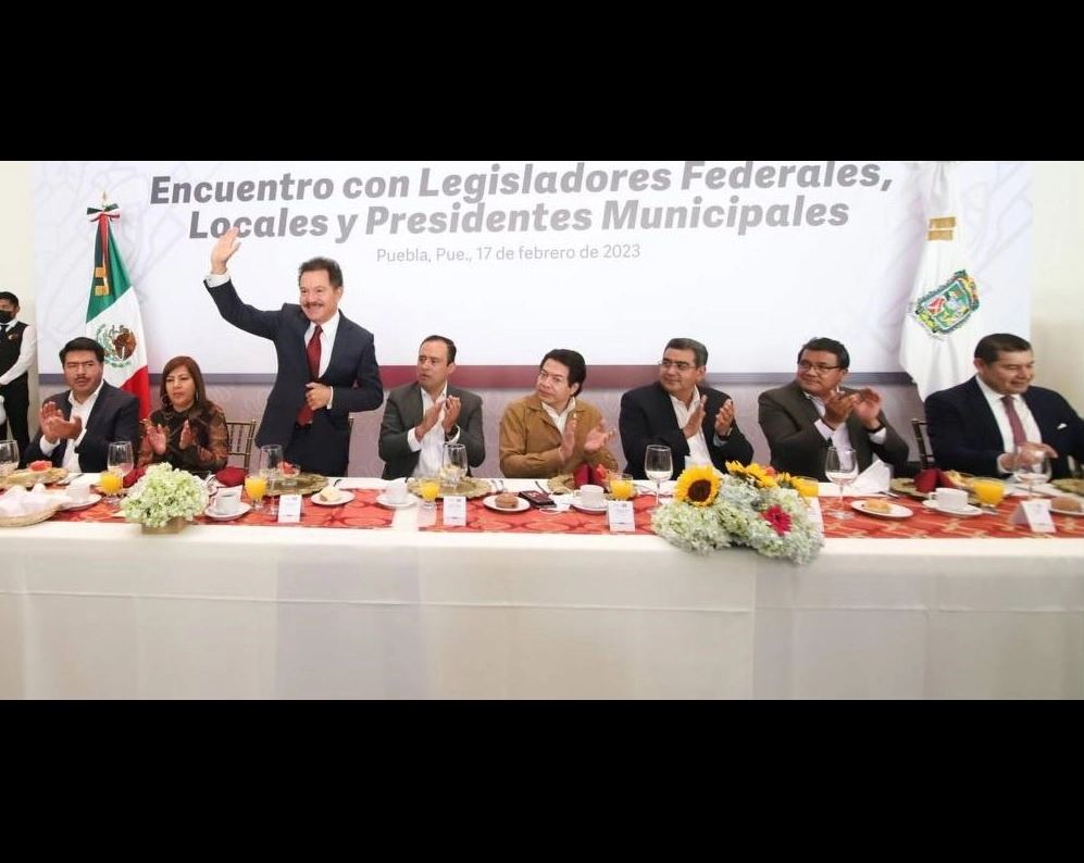 El encuentro entre el gobernador de Puebla, Sergio Céspedes y el dirigente nacional de Morena, Mario Delgado, se realiza a puerta cerrada. Foto José Castañares / Esimagen