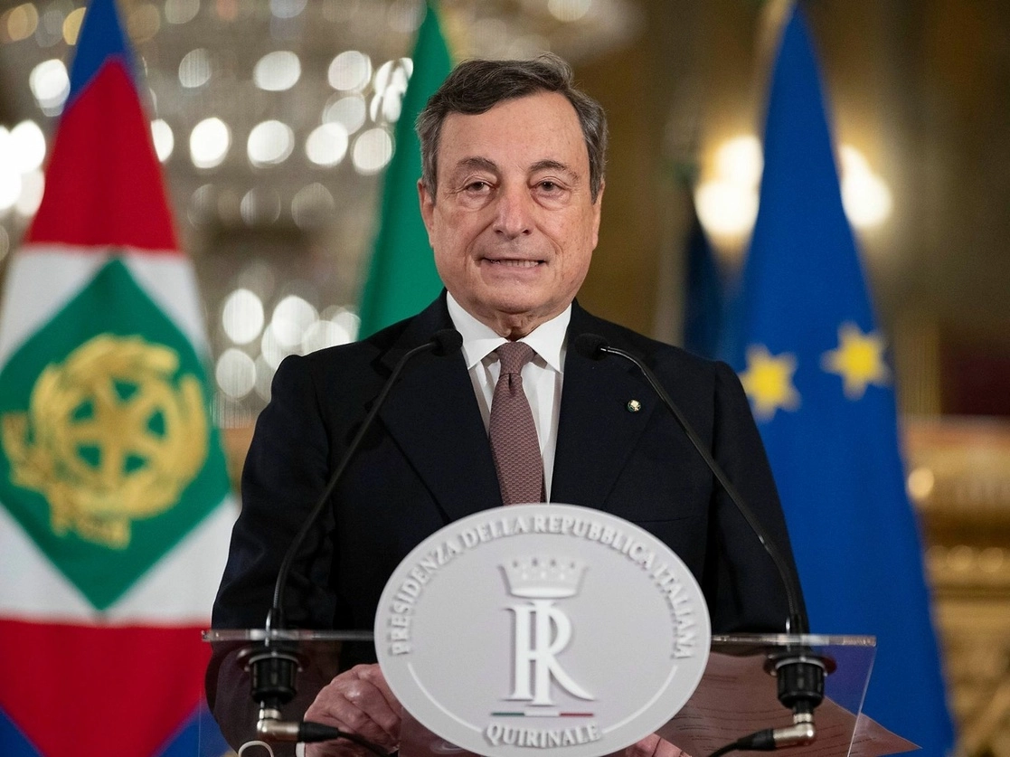 Mario Draghi tras su reunión con el presidente italiano, Sergio Mattarella, donde le comunicó que aceptó el cargo de primer ministro, el 12 de febrero de 2021. Foto Quirinale Press Office vía Afp