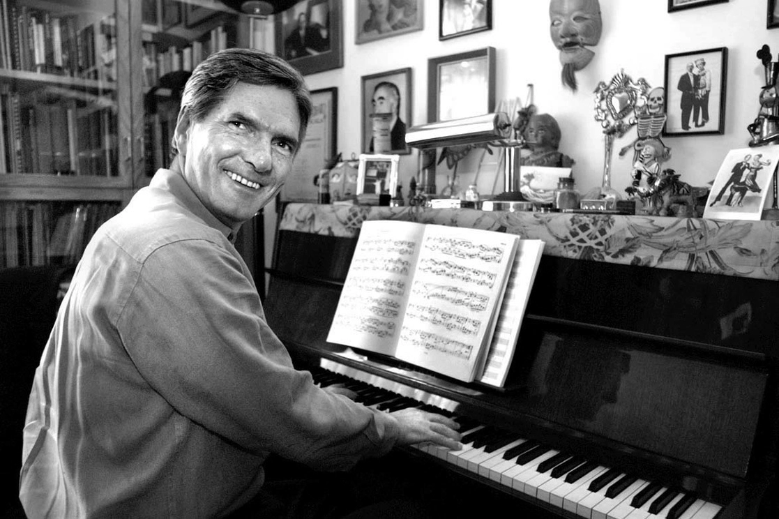 El compositor Mario Lavista en 2002. Foto María Luisa Severiano / La Jornada
