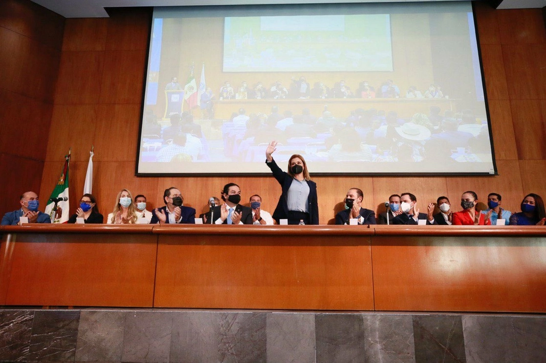 Maru Campos, gobernadora electa de Chihuahua, durante una reunión con autoridades electas del PAN. Foto @MaruCampos_G