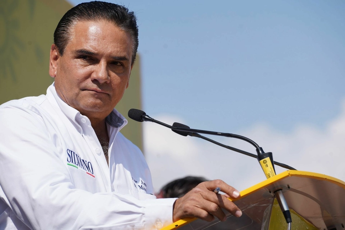 El ex gobernador de Michoacán, Silvano Aureoles Conejo, durante una marcha de Morelia a la Ciudad de México para promover su plataforma política “Por Amor a México”, el 8 de febrero de 2023. Foto Cuartoscuro / Archivo