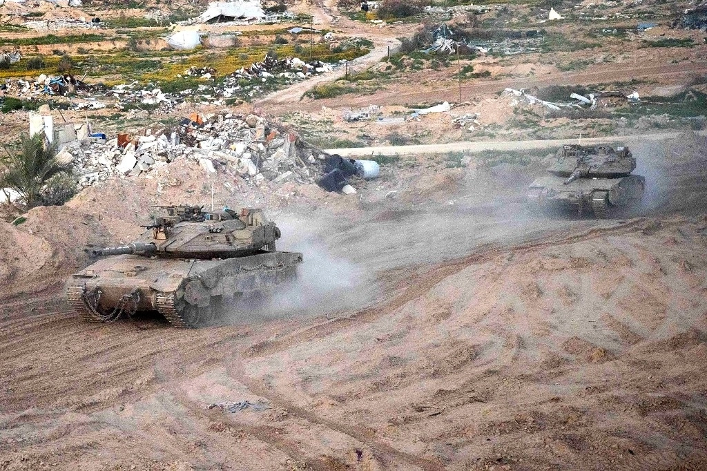 Tanques israelíes en la franja de Gaza, en medio de batallas en curso con el grupo militante palestino Hamas. Foto Afp / Ejército de Israel