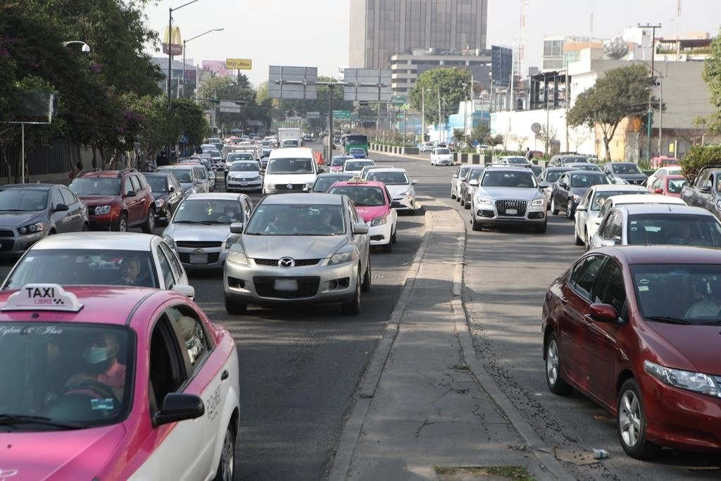 Tráfico en la Ciudad de México, el 20 de octubre de 2021. Foto Yazmín Ortega Cortés