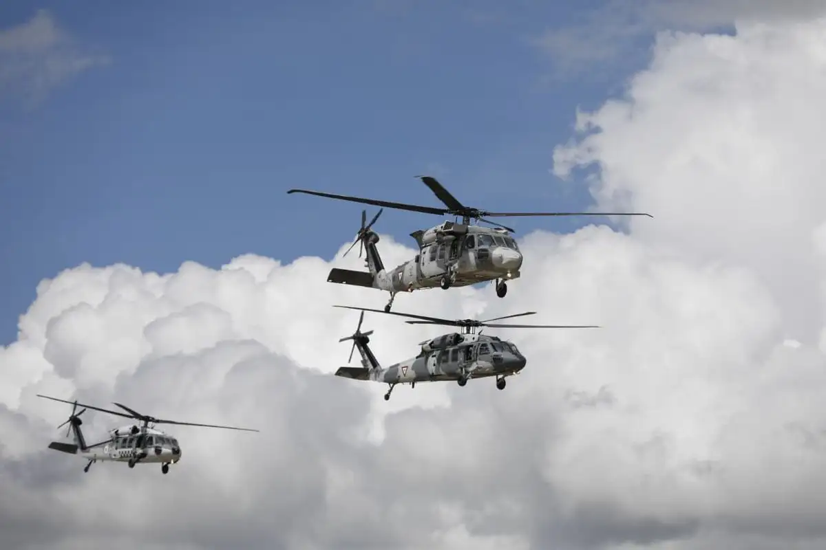 Pilotos se preparan para despegar y realizar la parada aérea (acrobacias y formaciones) en el Desfile Militar, saliendo desde la Base Militar número 1 de Santa Lucia, en el Estado de México, el 16 de septiembre 2025. Foto 