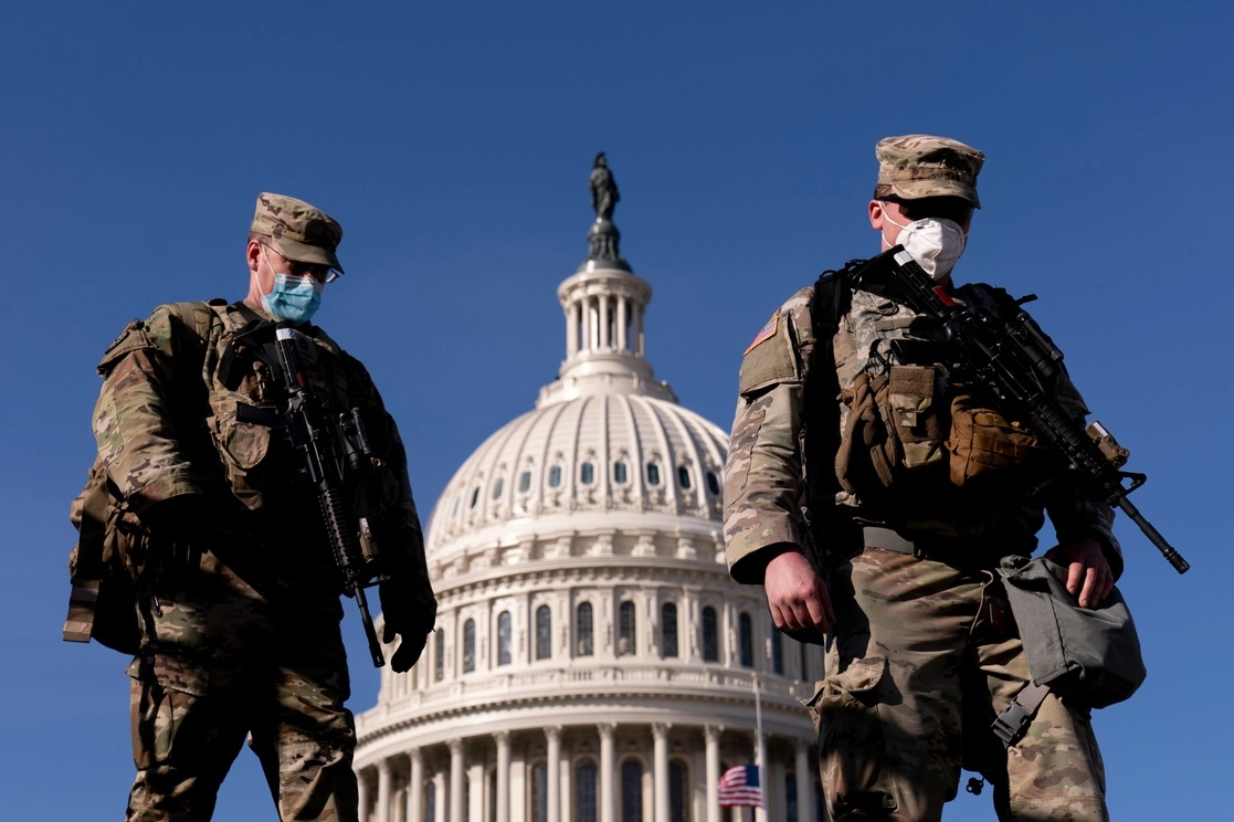 Fuerzas armadas resguardan el Capitolio. Foto Ap