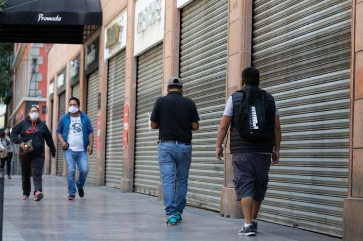 Personas en el Centro Histórico de la CDMX. Foto Pablo Ramos