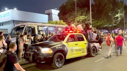 Debido a un golpe en el aparato de cambio de la línea 9 del Metro, el servicio se suspendió de Velódromo a Pantitlán. Unidades de RTP que auxiliaron resultaron insuficientes. Foto ‘La Jornada’
