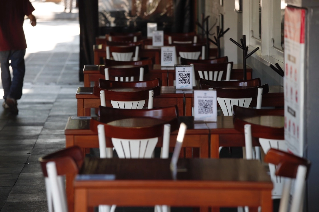 Un restaurante a la espera de clientes en la CDMX. Foto Cristina Rodríguez/ Archivo