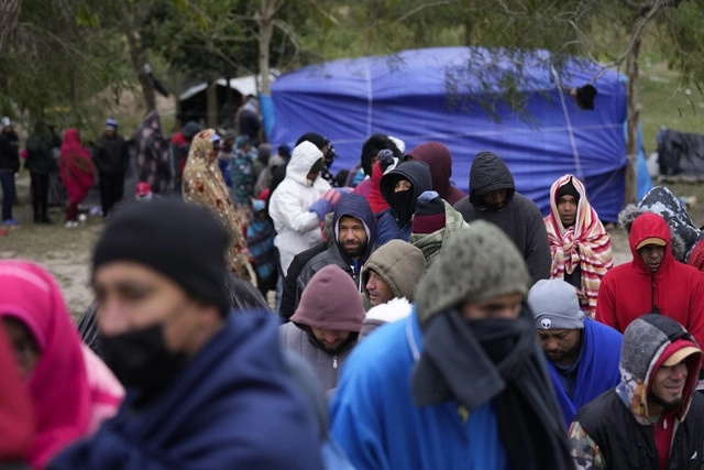 Venezolanos a la espera de poder cruzar la frontera de México y Estados Unidos. Foto Ap