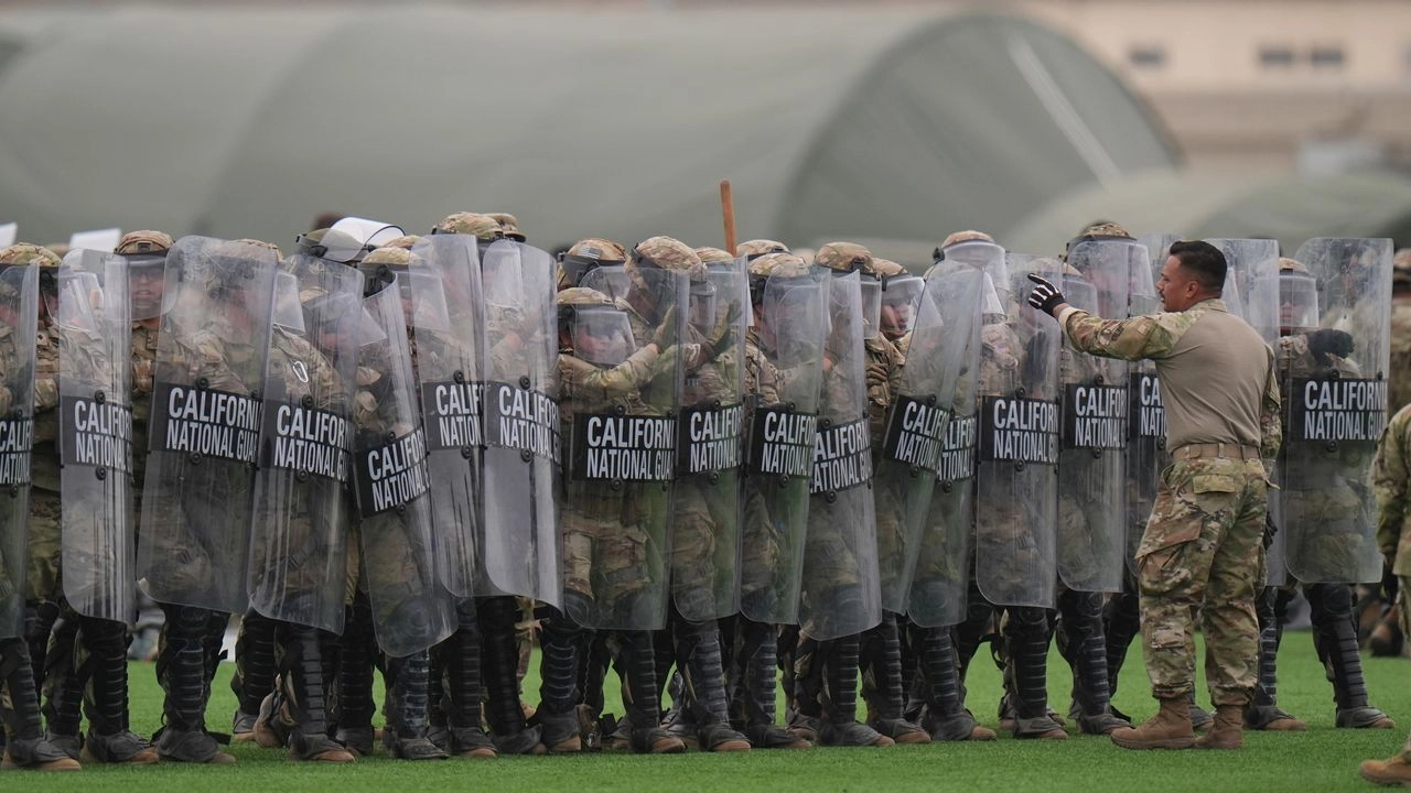 Alistan a 2 mil elementos más de seguridad para que estén en las calles el próximo jueves 12 de junio, señaló Scott Sherman, general de división del Ejército que supervisa el despliegue de la Guardia Nacional y los marines en Los Ángeles. Foto 