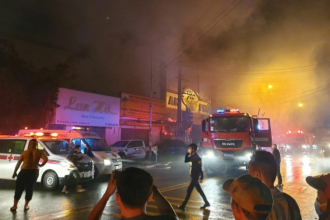 Al menos 32 personas murieron en el incendio que arrasó un bar de karaoke en el sur de Vietnam, el 6 de septiembre de 2022. Foto Afp 