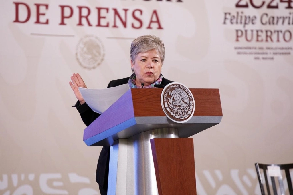 La secretaria de Relaciones Exteriores, Alicia Bárcena, durante la conferencia presidencial matutina desde Palacio Nacional, en la Ciudad de México, el 22 de abril de 2024. Foto Pablo Ramos