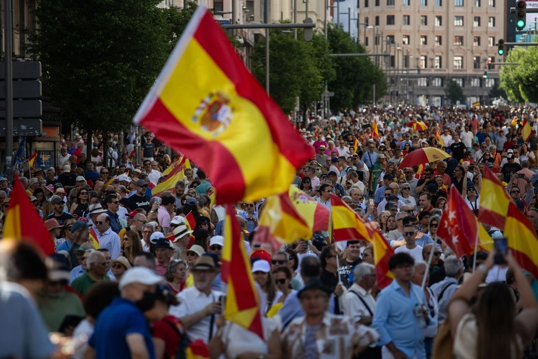 Protesta del Partido Popular bajo el lema ‘Mafia o democracia’ en la Plaza de España de Madrid, el 8 de junio de 2025.