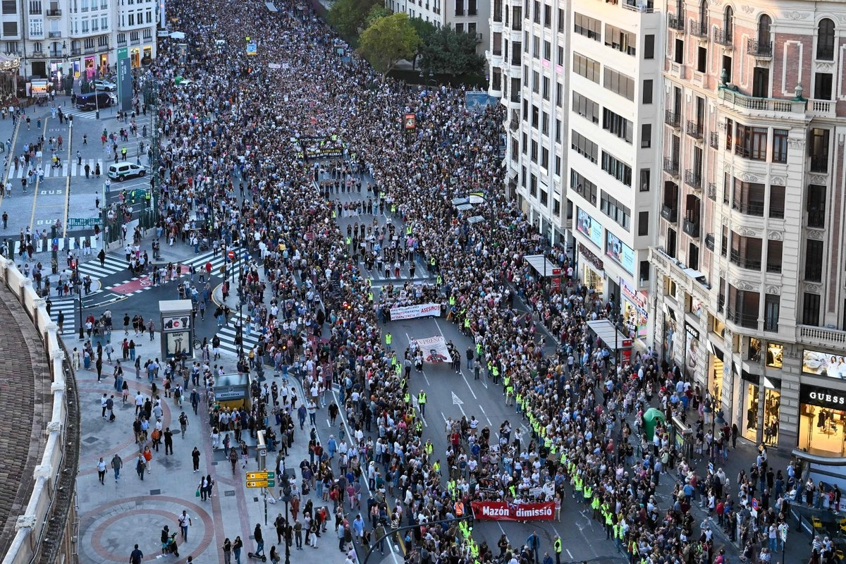 Marcha para conmemorar el primer aniversario de las inundaciones mortales de 2024 y exigir responsabilidades en Valencia, el 25 de octubre de 2025.