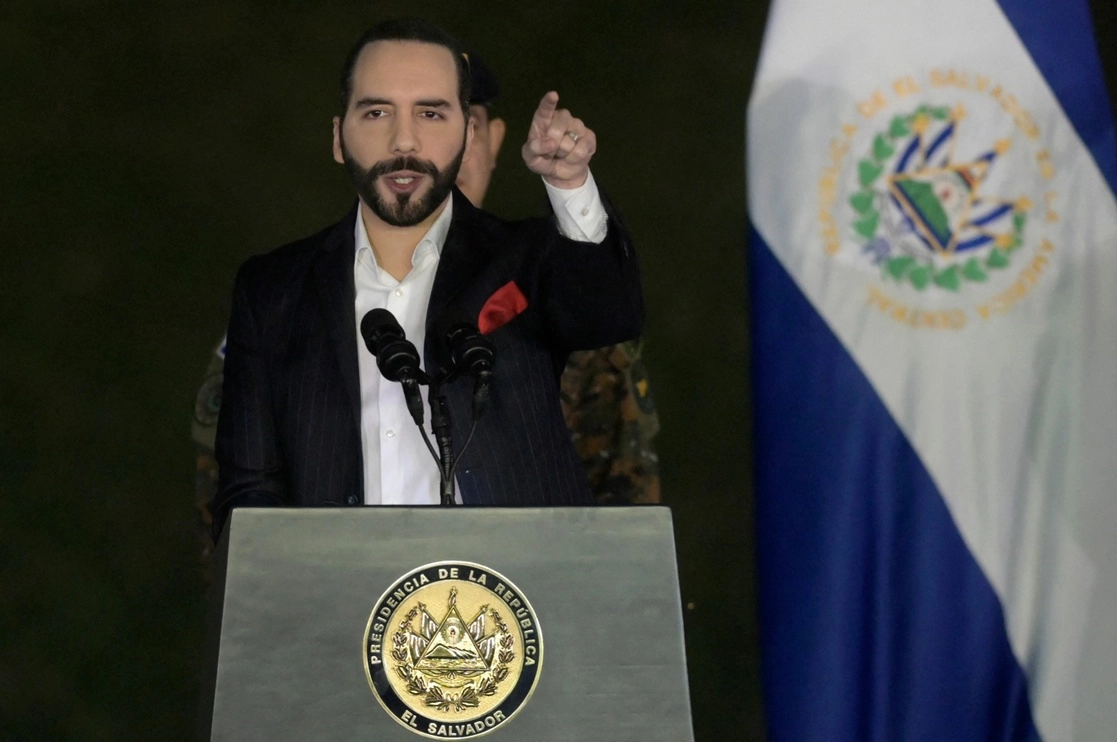El presidente de El Salvador, Nayib Bukele, aseguró que más de seis mil pandilleros fueron detenidos en nueve días de vigencia de un régimen de excepción. La imagen, del 4 de abril de 2022. Foto Afp 