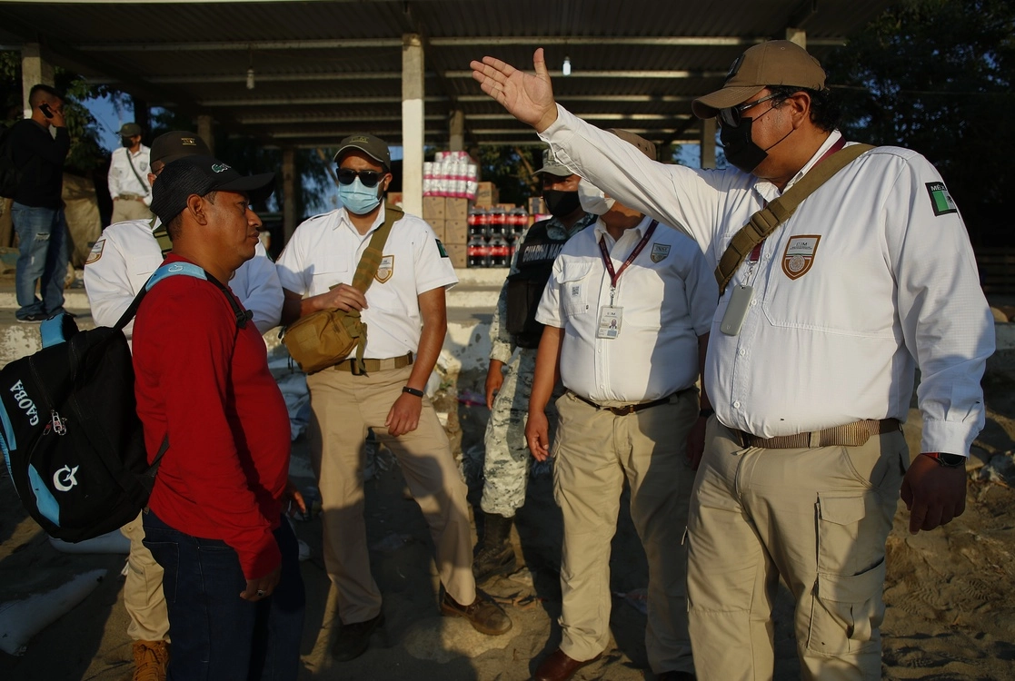 Este fin de semana el gobierno desplegó en la frontera sur, en el río Suchiate, en Ciudad Hidalgo, Chiapas, elementos de Migracion y de la Guardia Nacional para bloquear el flujo migratorio. El operativo estará hasta el 21 de abril. La imagen corresponde a este lunes 22 de marzo de 2021. Foto Víctor Camacho 