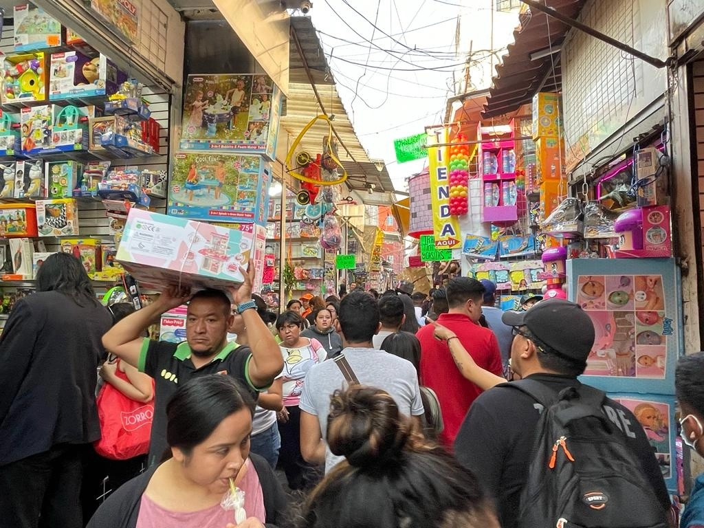 Venta de juguetes en la zona centro de la Ciudad de México. Foto: Yazmín Ortega