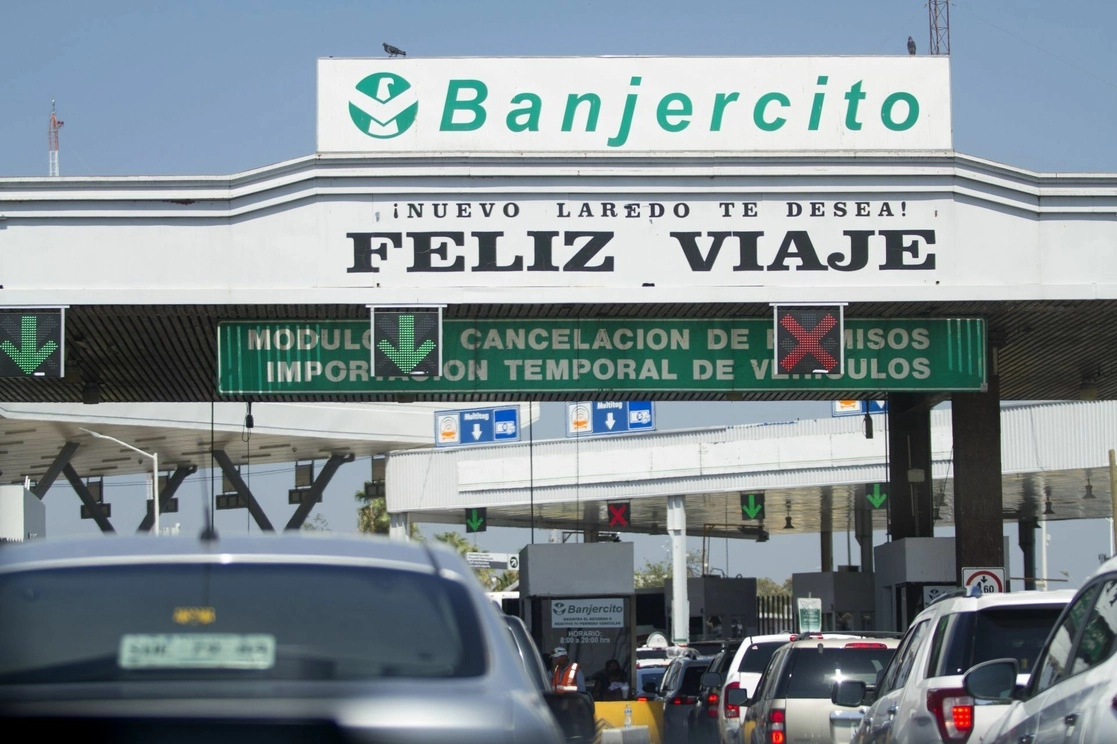 Los puentes internacionales en Nuevo Laredo se mantienen cerrados desde hace 14 meses por la pandemia, medida acordada por los gobierno de México y Estados Unidos. Foto Cuartoscuro / Archivo