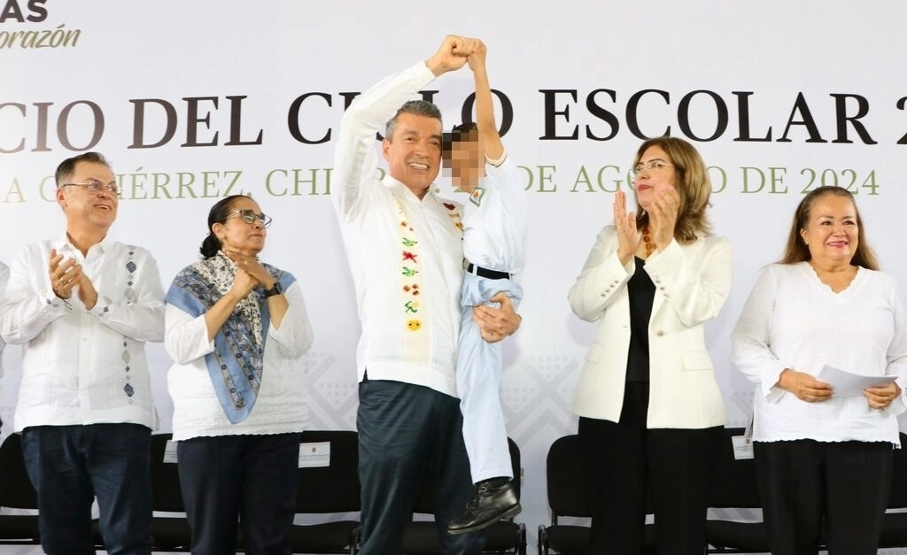 El mandatario estatal destacó que "la educación es la llave que abre las puertas del progreso y el desarrollo", el 26 de agosto de 2024. Foto 'La Jornada'