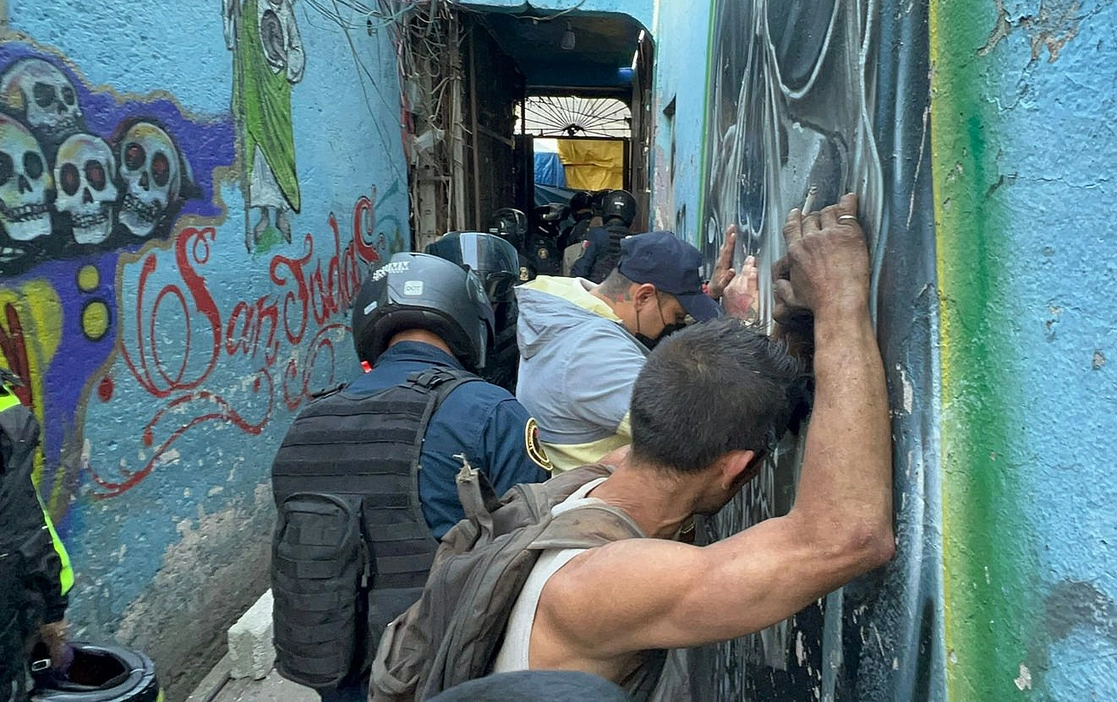 Por segundo día consecutivo, la Secretaría de Seguridad Ciudadana desplegó cientos de agentes en la alcaldía Cuauhtémoc para reducir los índices delictivos, pero no se detallaron nuevos datos. Foto ‘La Jornada’