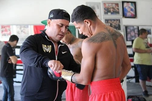 Caballero cuenta entre sus pupilos con Miguel Berchelt (arriba), Gallo Estrada y Yamileth Mercado. Foto Promociones Zanfer
