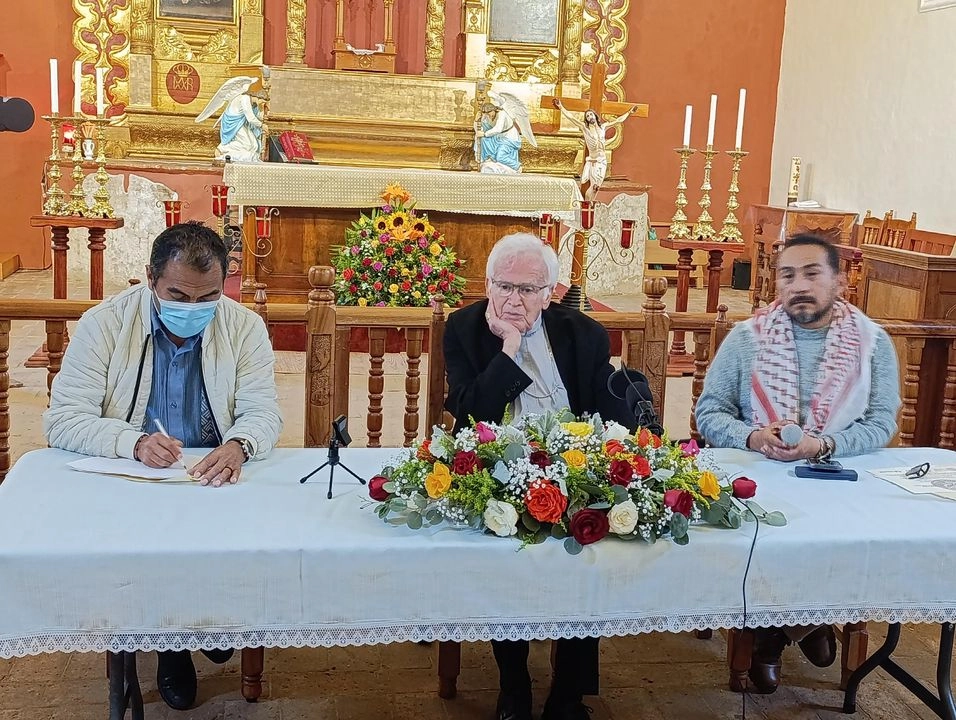 El obispo emérito de Saltillo Coahuila, Raúl Vera López, en el templo de San Nicolás, Chiapas.