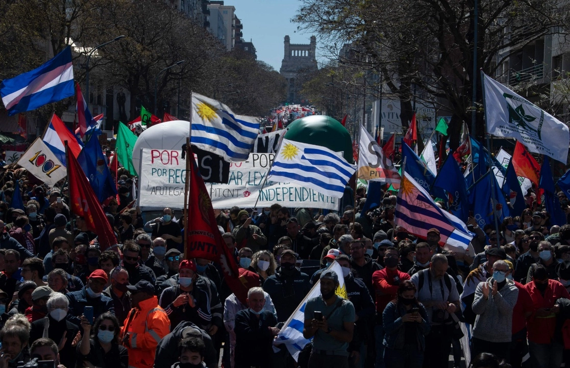 Protesta contra el mandatario uruguayo en las calles de Montevideo, el 15 de septiembre de 2021. Foto Afp