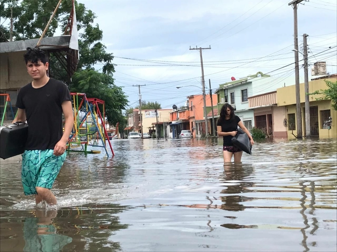 Al menos 50 colonias de Matamoros, Tamaulipas, se encuentran inundadas tras el paso de la tormenta tropical número 8 la madrugada del viernes. Foto Julia Le Duc