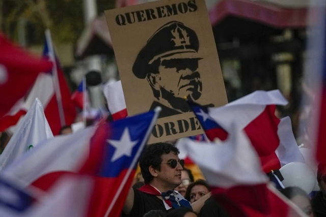 La administración de Boric está duramente cuestionada por la ciudadanía y asediada por la oposición derechista. Foto Ap