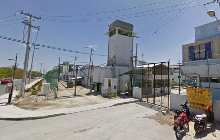 Fachada del Centro de Reinserción Social de Cancún, Quintana Roo. Foto Tomada de Google Maps