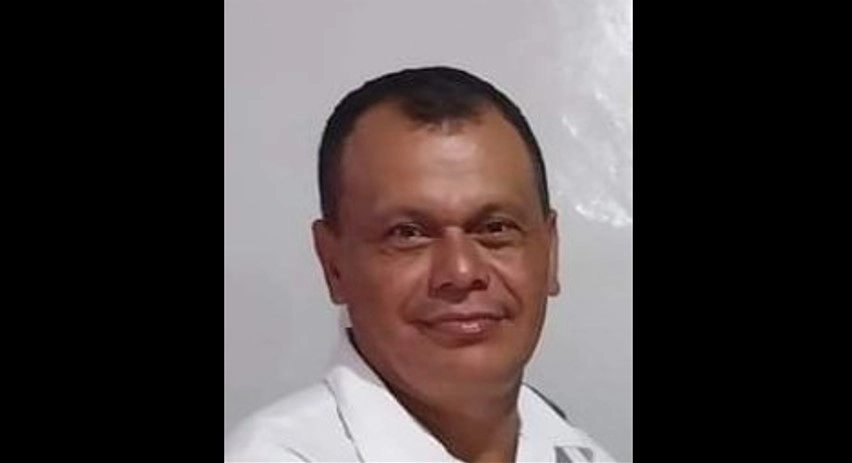 Santos Hipólito Rivas y su hijo fueron ultimados a balazos el domingo en la ciudad de Trujillo, en el norte de Honduras. Foto tomada de la cuenta de Twitter @KARLAZE31706628 
