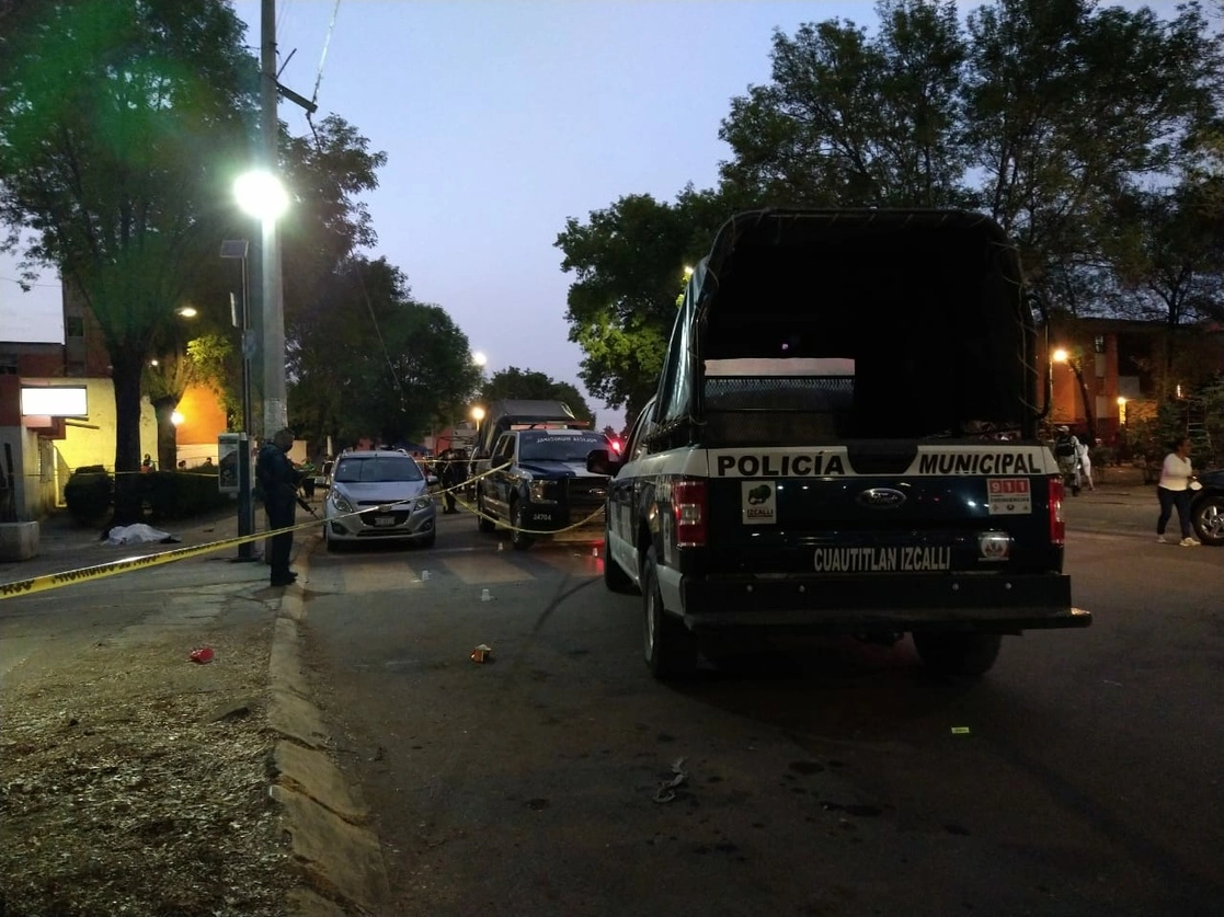 La policía recogió al menos siete casquillos percutidos. Foto La Jornada