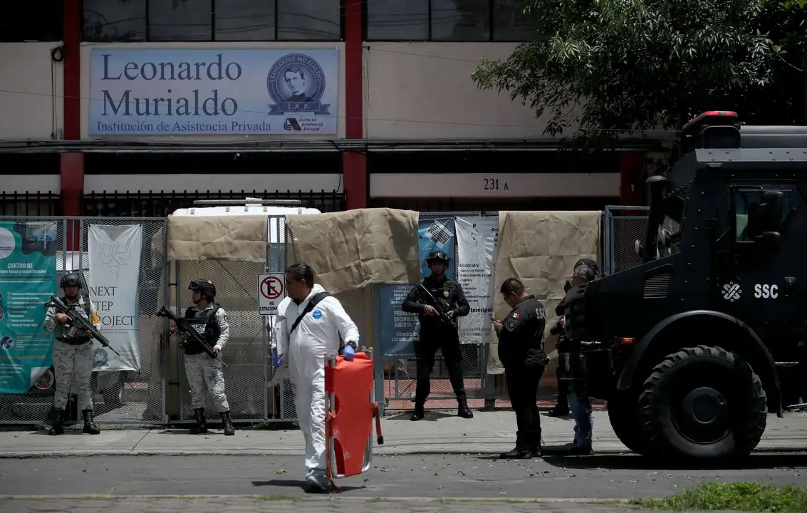 El suceso trágico ocurrido en el gimnasio de un centro comunitario ubicado en la alcaldía Gustavo A. Madero generó una fuerte movilización policiaca. Foto 