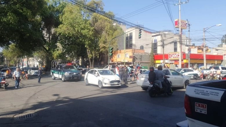 Policías y paramédicos acudieron al lugar pero no hubo detenidos. Foto tomada de