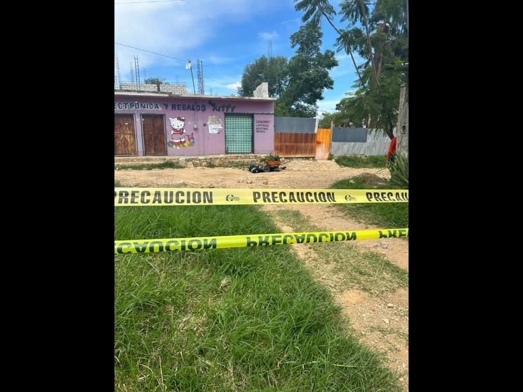 Un padre y su hijo fueron asesinados ayer por desconocidos en la Villa de Zaachila, región de los Valles Centrales, cuando se dirigían a vender plantas en el mercado local. Foto ‘La Jornada’