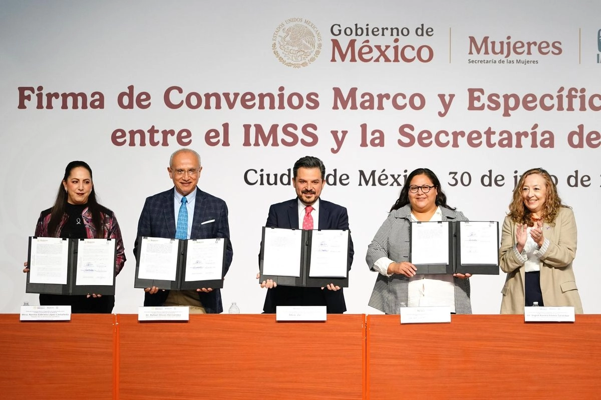 Firman el IMSS y la Secretaría de Mujeres convenio para impulsar acciones concretas en favor de las mujeres trabajadoras y usuarias del Instituto. Foto 