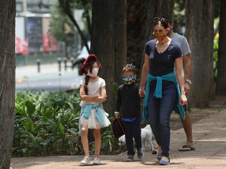 Al convertirse en madres, las mujeres en México registran una caída del 47 por ciento en las probabilidades de estar trabajando y un aumento de 16 horas de trabajo sin paga, concluye un estudio realizado por investigadoras de las universidades Iberoamericana, de Columbia, y de Loyola Marymont. Foto Yazmín Ortega Cortés / Archivo