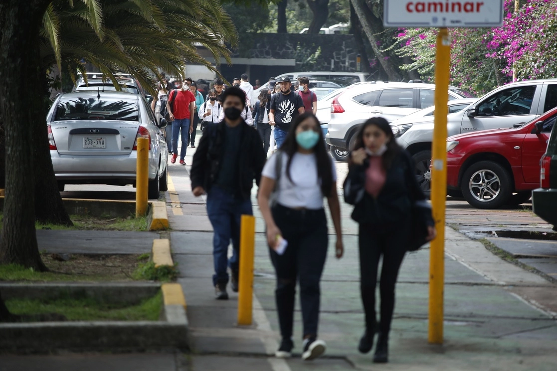 El informe sobre niñas y adolescentes en AL y El Caribe explica que en México, el 28 por ciento de las menores de edad que se casan lo hacen con personas de más de 18 años. Foto Cristina Rodríguez / Archivo