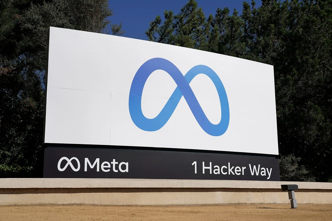  El letrero con el logotipo de Meta de Facebook se ve en la sede de la compañía en Menlo Park, California. Foto Ap