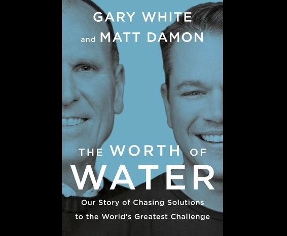 ‘The Worth of Water’ fue coescritó por el actor Matt Damon y el ingeniero y ambientalista, Gary White. Foto  Ap