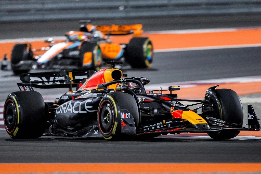 Max Verstappen dominó de principio a fin el GP de Qatar, realizado en el circuito de Lusail. Foto Afp