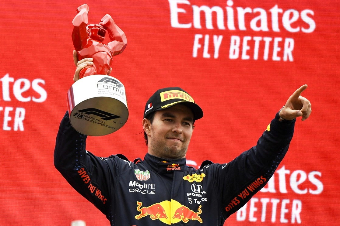 ‘Checo’ Pérez sumó a su carrera un podio más de F1, ahora con la escudería Red Bull. Foto Ap