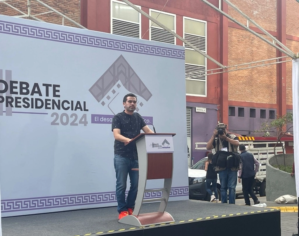 Jorge Álvarez Máynez, candidato presidencial de Movimiento Ciudadano, fue el primero en acudir al ensayo para el debate de este domingo. Foto La Jornada.